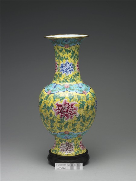 銅胎畫琺瑯海棠式瓶