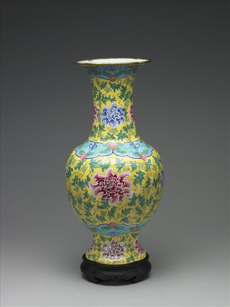 銅胎畫琺瑯海棠式瓶