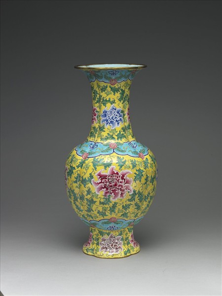 銅胎畫琺瑯海棠式瓶