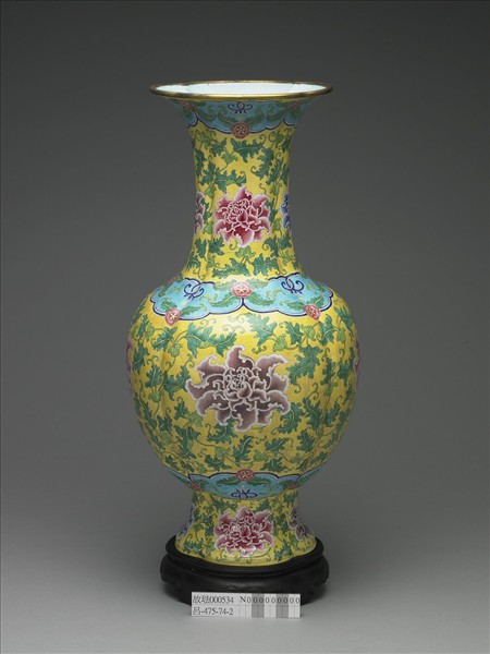 銅胎畫琺瑯海棠式瓶