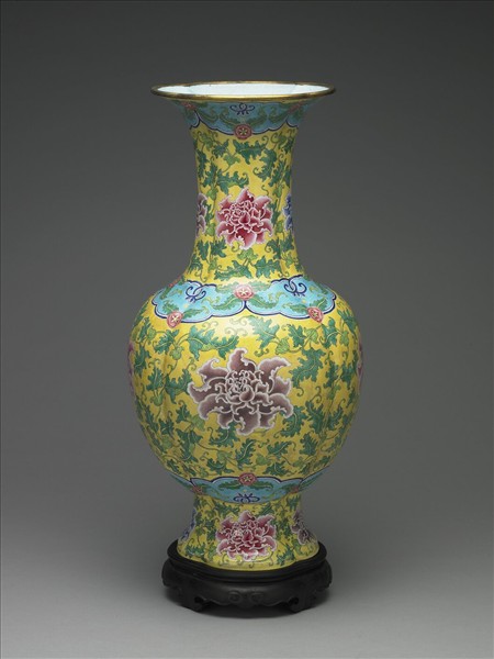 銅胎畫琺瑯海棠式瓶