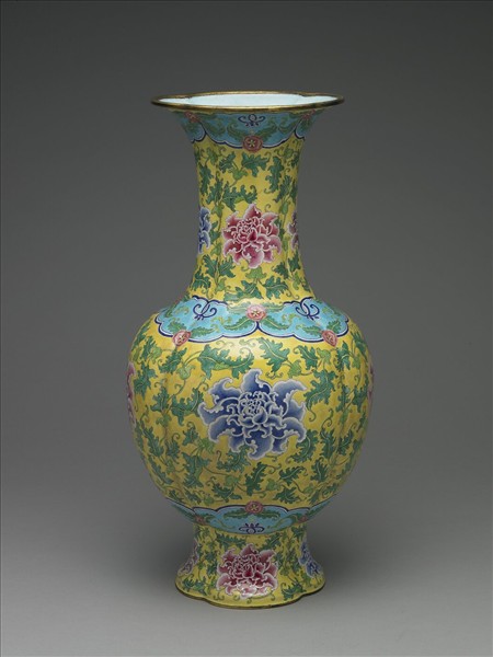 銅胎畫琺瑯海棠式瓶