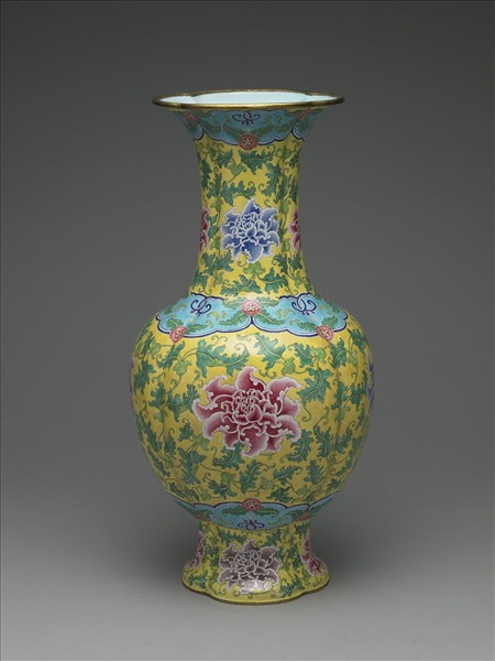 銅胎畫琺瑯海棠式瓶