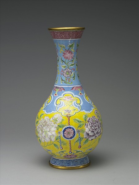 銅胎畫琺瑯黃地牡丹觀音瓶