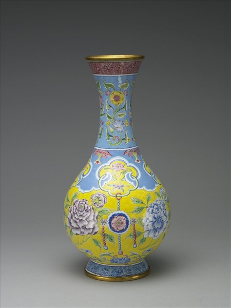 銅胎畫琺瑯黃地牡丹觀音瓶