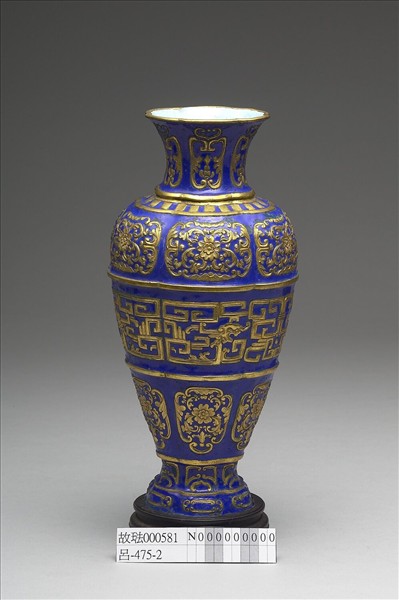 銅胎內填琺瑯龍紋瓶