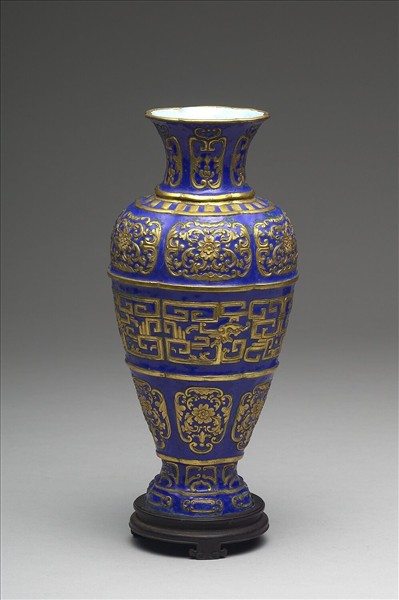 銅胎內填琺瑯龍紋瓶