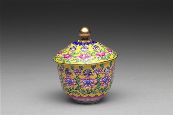 銅胎畫琺瑯花卉團壽紋蓋杯