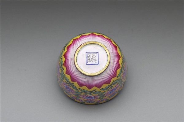 銅胎畫琺瑯花卉團壽紋蓋杯