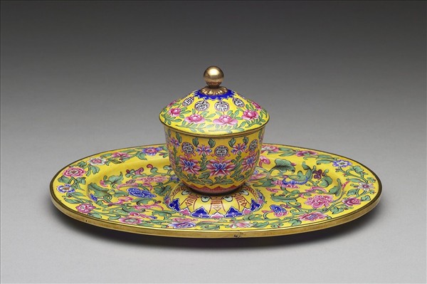 銅胎畫琺瑯花卉團壽紋蓋杯