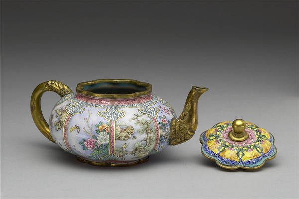 銅胎畫琺瑯瓜楞式壺