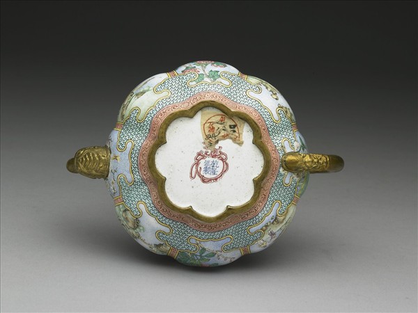 銅胎畫琺瑯瓜瓣壺