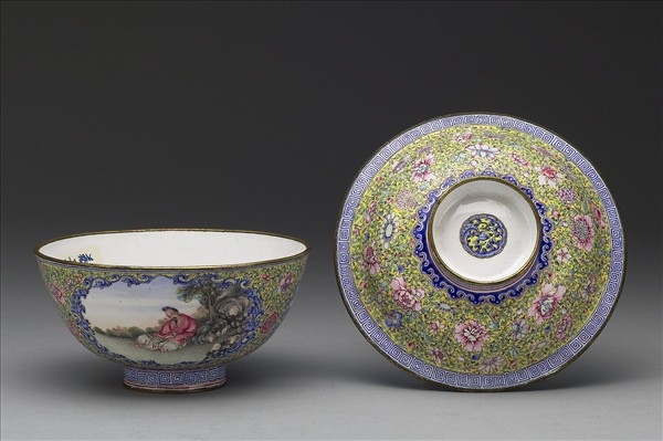 銅胎畫琺瑯黃地彩花蓋碗