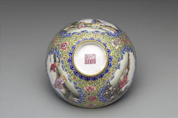 銅胎畫琺瑯黃地彩花蓋碗