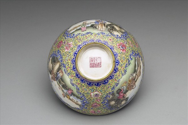 銅胎畫琺瑯黃地彩花蓋碗