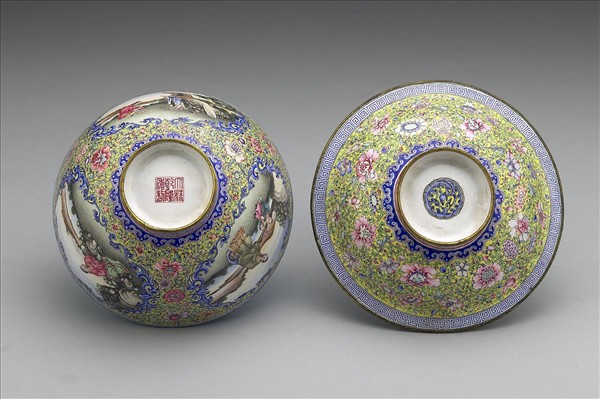 銅胎畫琺瑯黃地彩花蓋碗