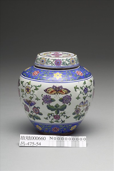 銅胎畫琺瑯白地花蝶紋蓋罐