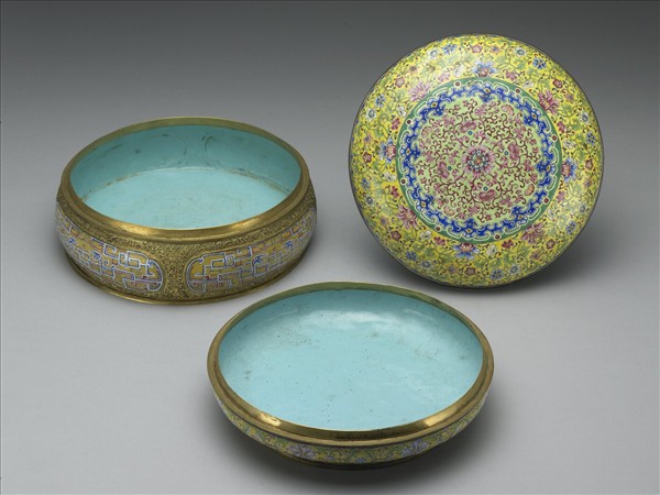 銅胎畫琺瑯夔龍雙層圓盒