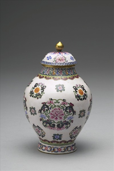 銅胎畫琺瑯白地團花罐