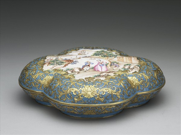 銅胎內填琺瑯兼畫琺瑯海棠式盒