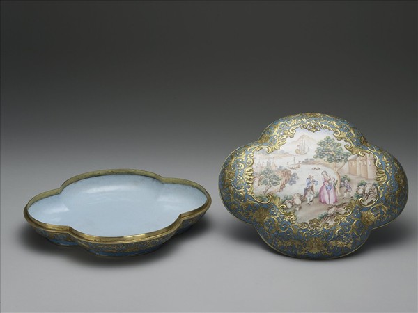 銅胎內填琺瑯兼畫琺瑯海棠式盒