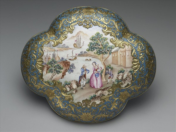 銅胎內填琺瑯兼畫琺瑯海棠式盒