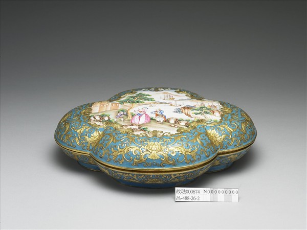 銅胎內填琺瑯兼畫琺瑯海棠式盒