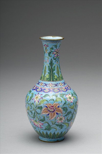 銅胎畫琺瑯藍地花卉紋瓶