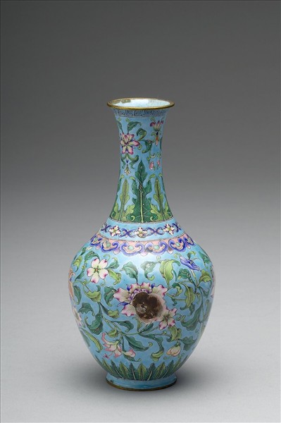 銅胎畫琺瑯藍地花卉紋瓶