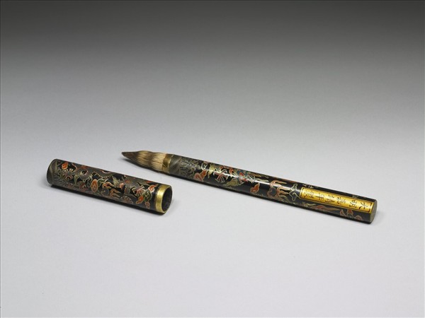 「鏤管駢珍」彩漆雲龍筆