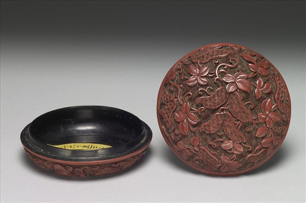 剔紅長生果圓盒