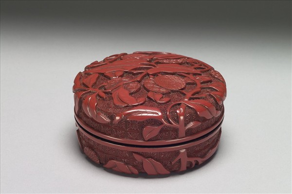 剔紅荔枝圓盒