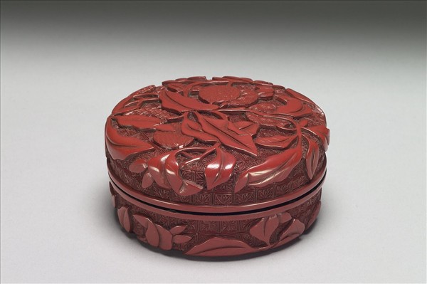 剔紅荔枝圓盒