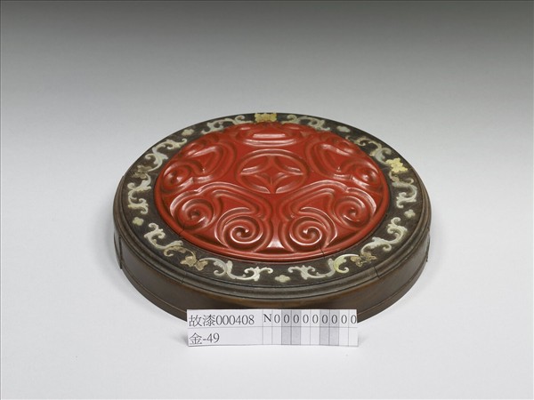 剔犀螺鈿花卉盒蓋