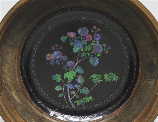 剔犀螺鈿花卉盒蓋