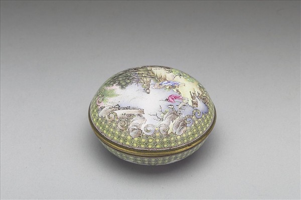 銅胎畫琺瑯山水人物圖盒