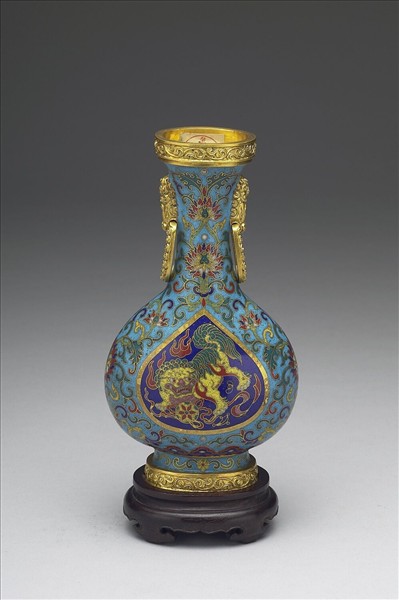 掐絲琺瑯異獸雙耳扁瓶