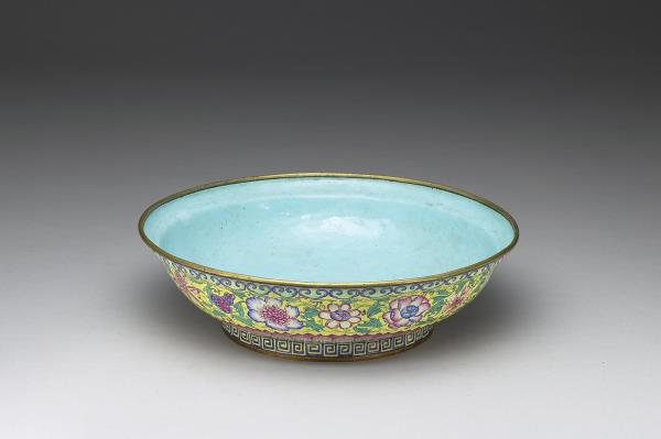 銅胎畫琺瑯四季花卉紋盤