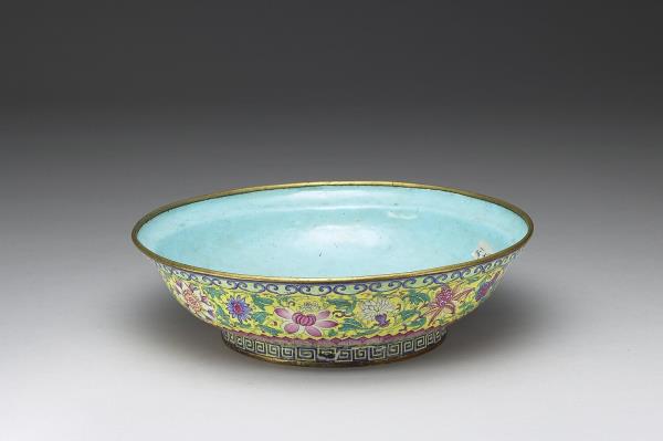 銅胎畫琺瑯四季花卉紋盤