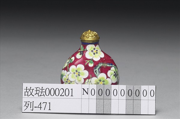 銅胎畫琺瑯紅地白梅鼻煙壺