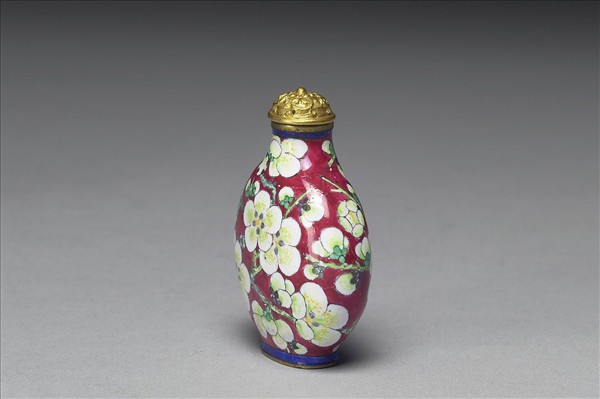 銅胎畫琺瑯紅地白梅鼻煙壺