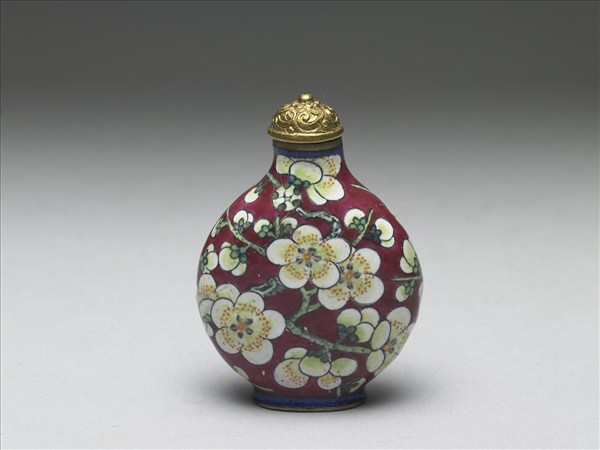 銅胎畫琺瑯紅地白梅鼻煙壺