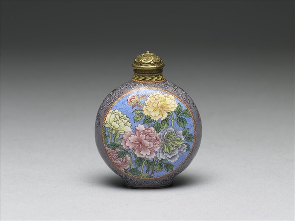 銅胎畫琺瑯紫地開光牡丹荷蓮鼻煙壺