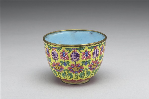 銅胎畫琺瑯黃地花卉紋套杯