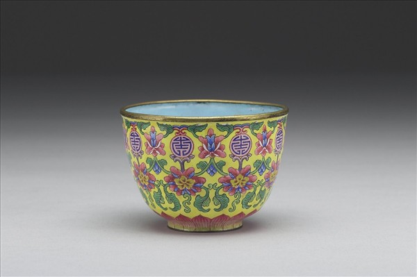 銅胎畫琺瑯黃地花卉紋套杯