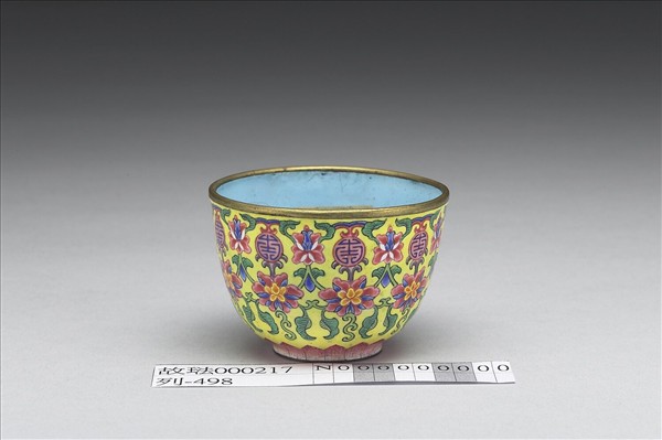 銅胎畫琺瑯黃地花卉紋套杯