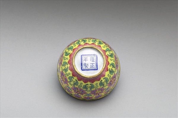 銅胎畫琺瑯黃地花卉紋套杯