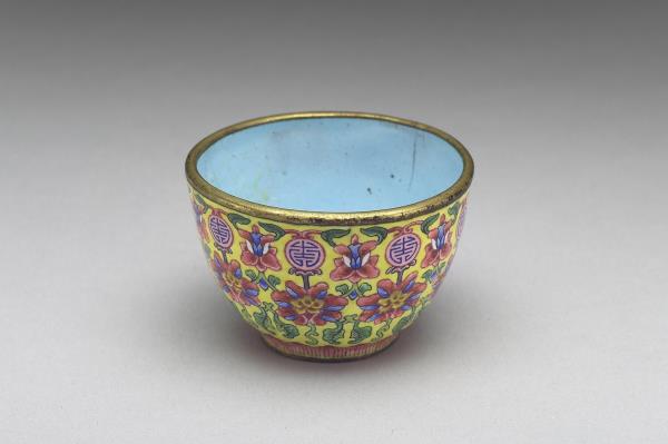 銅胎畫琺瑯黃地花卉紋套杯