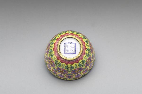 銅胎畫琺瑯黃地花卉紋套杯