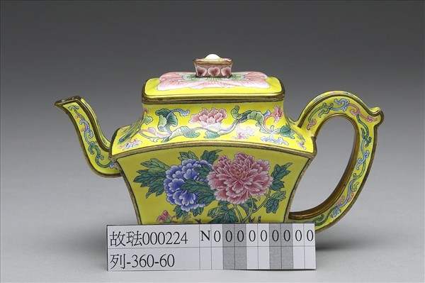 銅胎畫琺瑯牡丹紋方壺